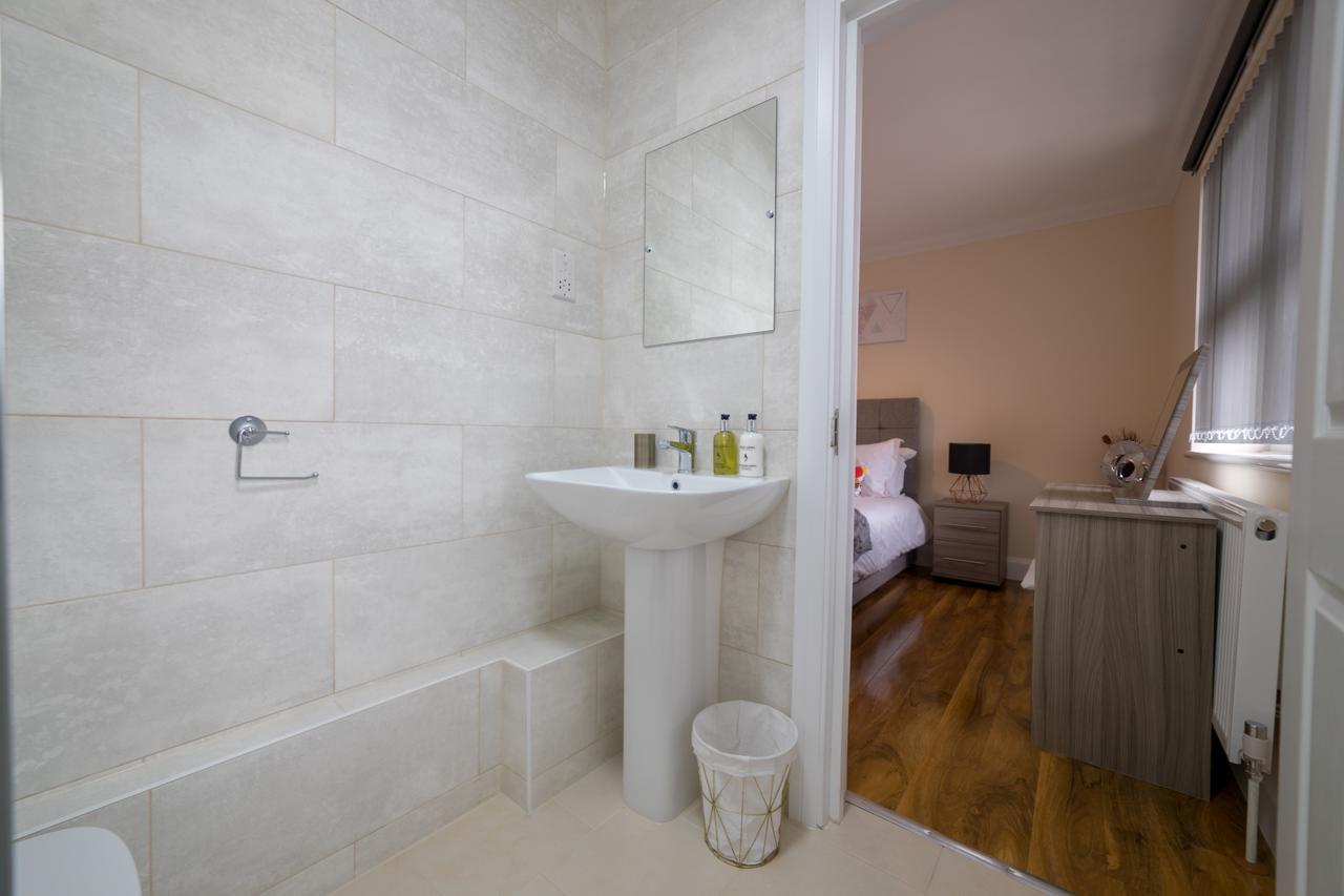 London Heathrow Serviced Apartments Ashford  Exterior foto